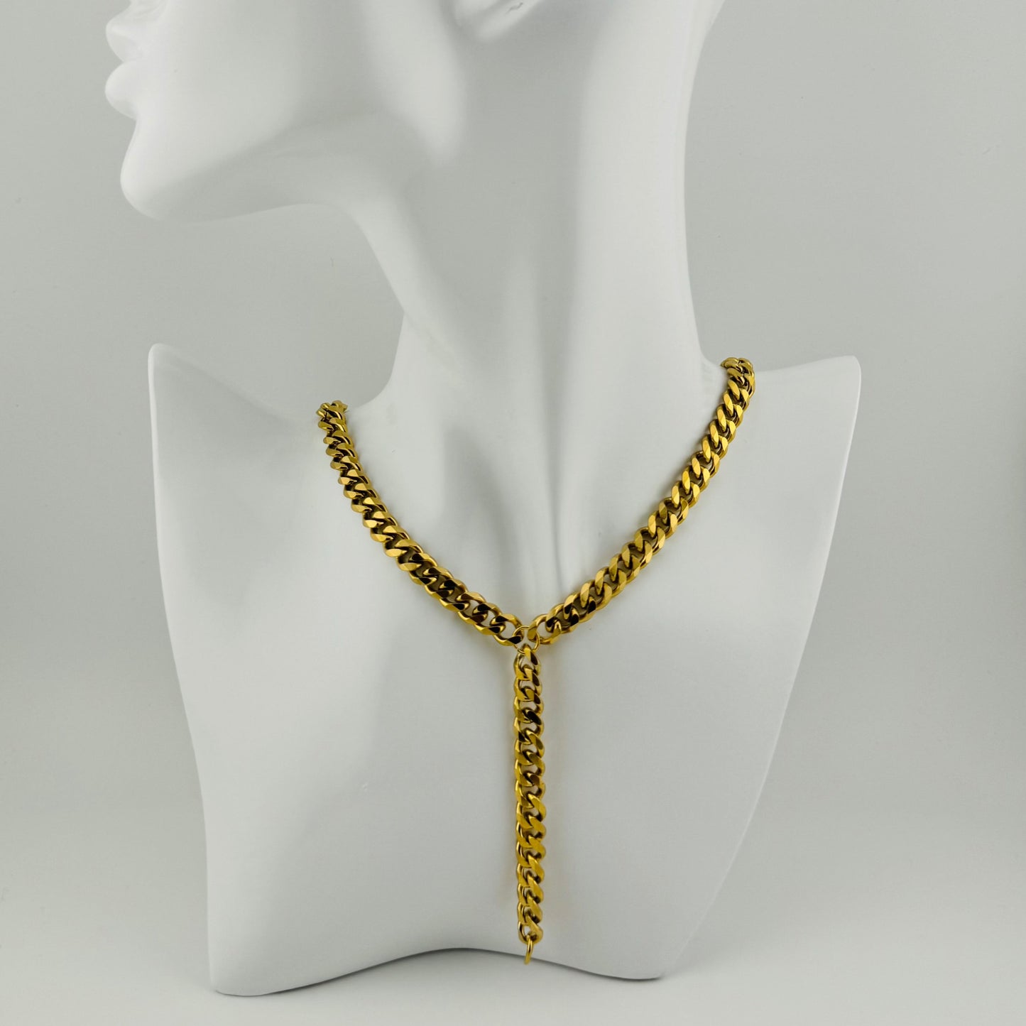 Collar Y dorado